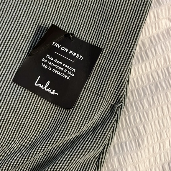 Lulus sage green ribbed sleeveless maxi dress. Size large. New with tags - Picture 5 of 6